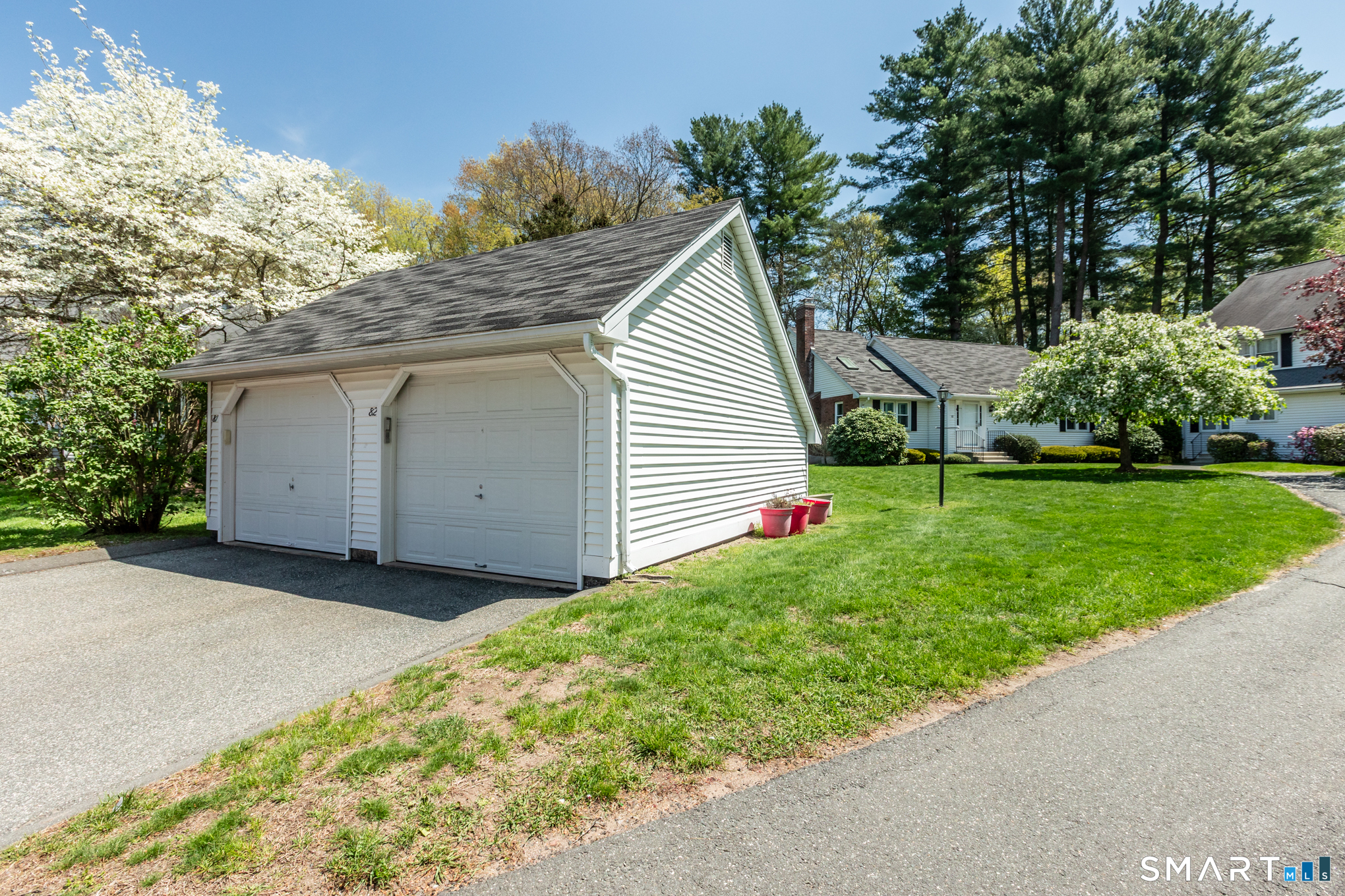 81 Oldefield Farms Road, Unit 81 Enfield, CT 06082 - Photo 34 of 35 a view of a house with backyard and garden