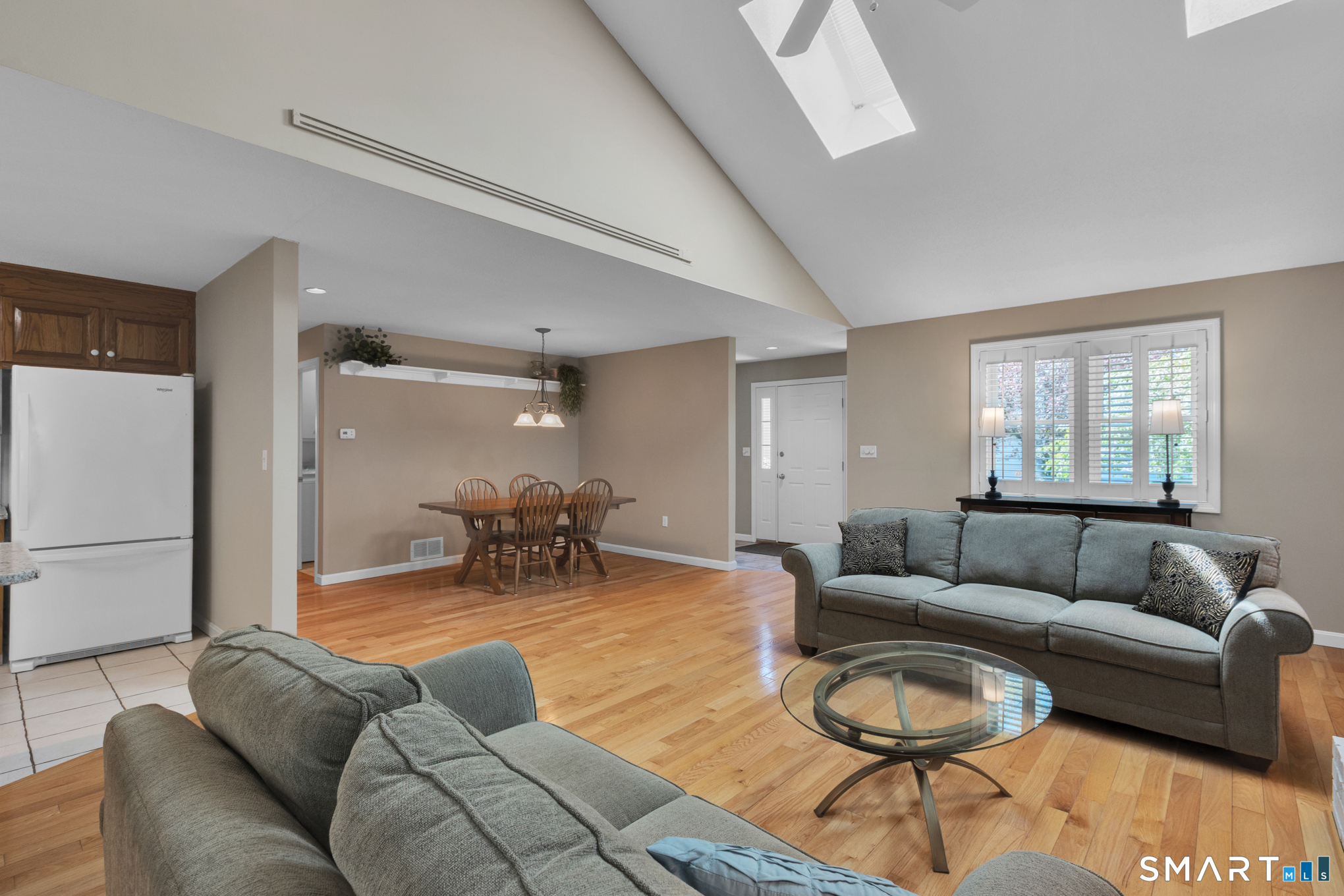 81 Oldefield Farms Road, Unit 81 Enfield, CT 06082 - Photo 6 of 35 a living room with furniture and kitchen view