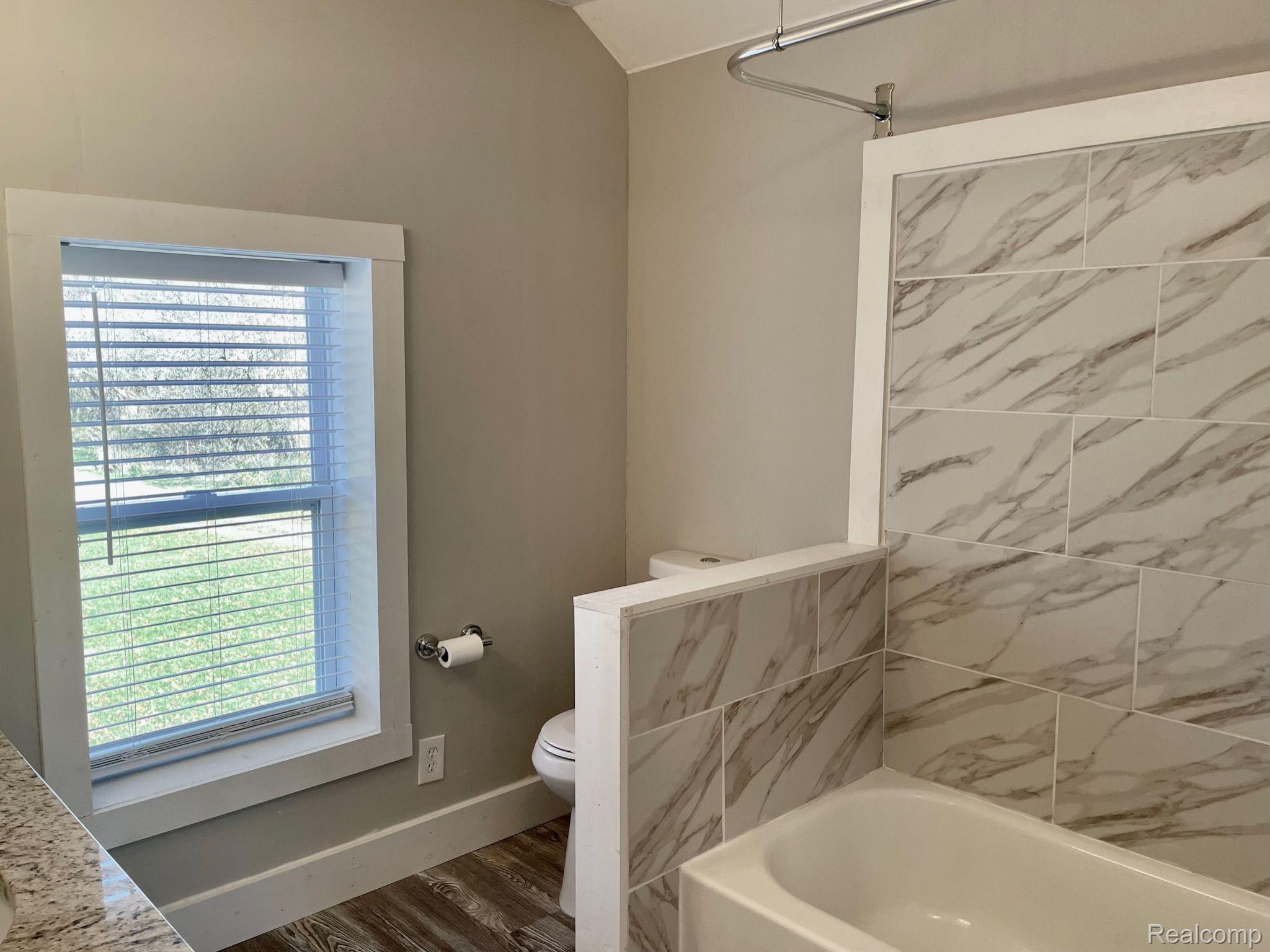 7273 Tucker Road Holly, MI 48442 - Photo 23 of 44 2nd Floor Bathroom (pic #3)