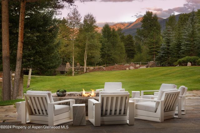 a view of a houses with a yard