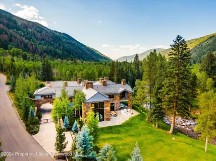 a view of a pathway of a park