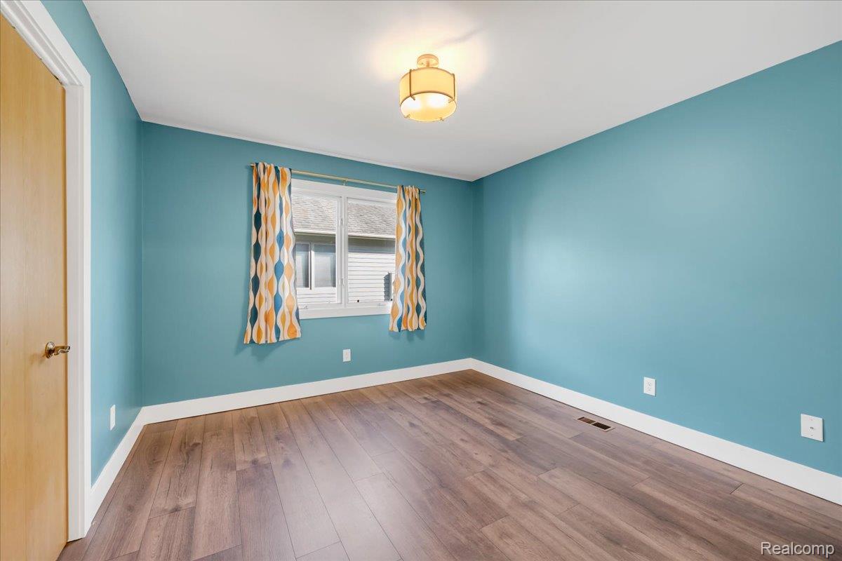 3018 Rivers Edge Drive North Wayne, MI 48184 - Photo 27 of 37 27-DSC06509.jpg