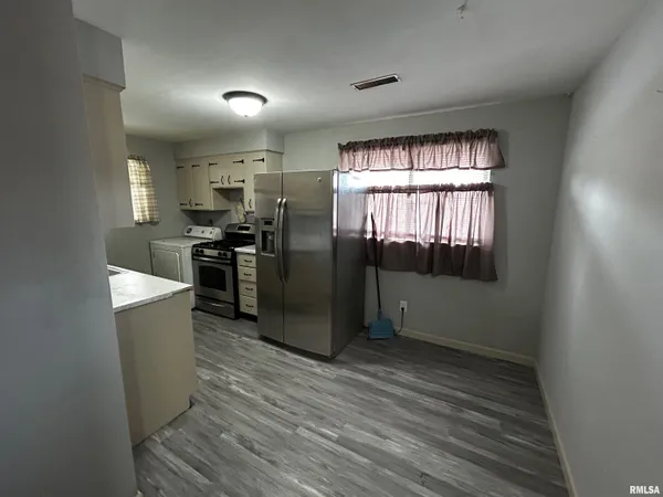 $595,000 | 2613 West Wardcliffe Drive, Peoria, IL 61604
