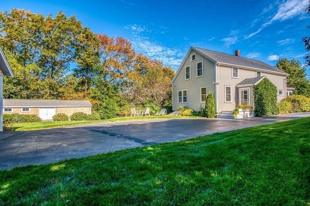 351 Moosehill Road East Walpole, MA 02032 - Photo 4 of 42 Gallery Image 4