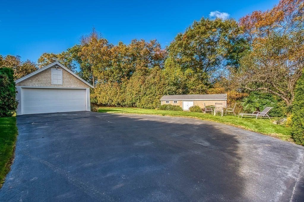 351 Moosehill Road East Walpole, MA 02032 - Photo 8 of 42 Gallery Image 8