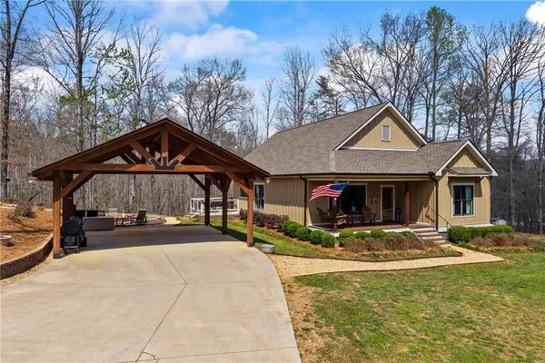$770,000 | 5240 Highway 17, Clarkesville, GA 30523