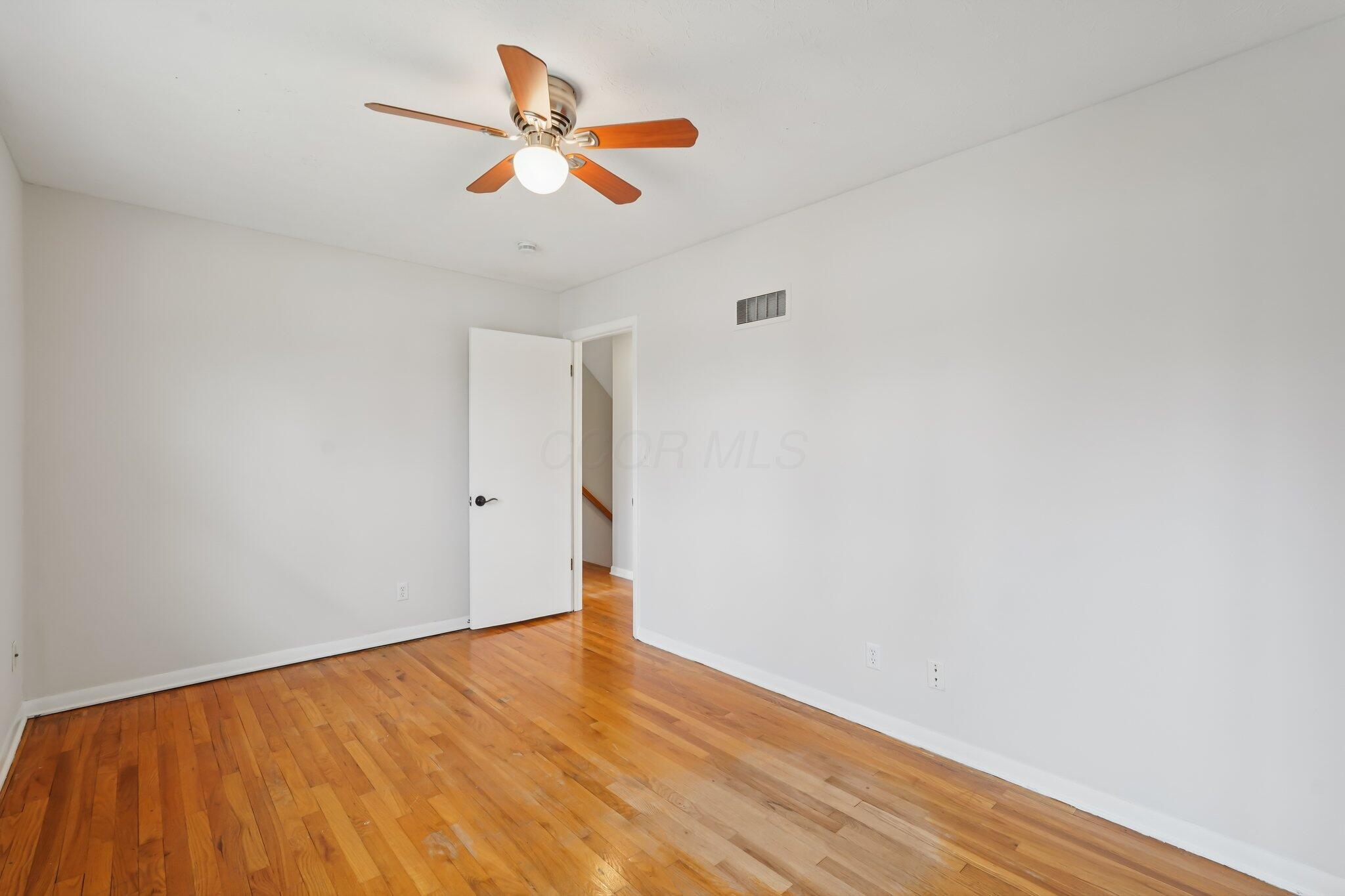 5644 Linworth Road Columbus, OH 43235 - Photo 20 of 31 30-web-or-mls-Linworth Rd-S1702-030