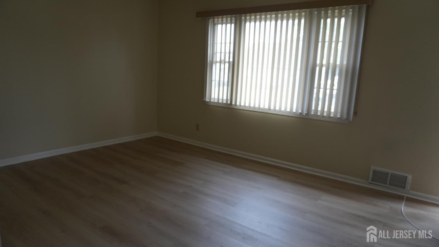 74 Warner Street Fords, NJ 08863 - Photo 3 of 15