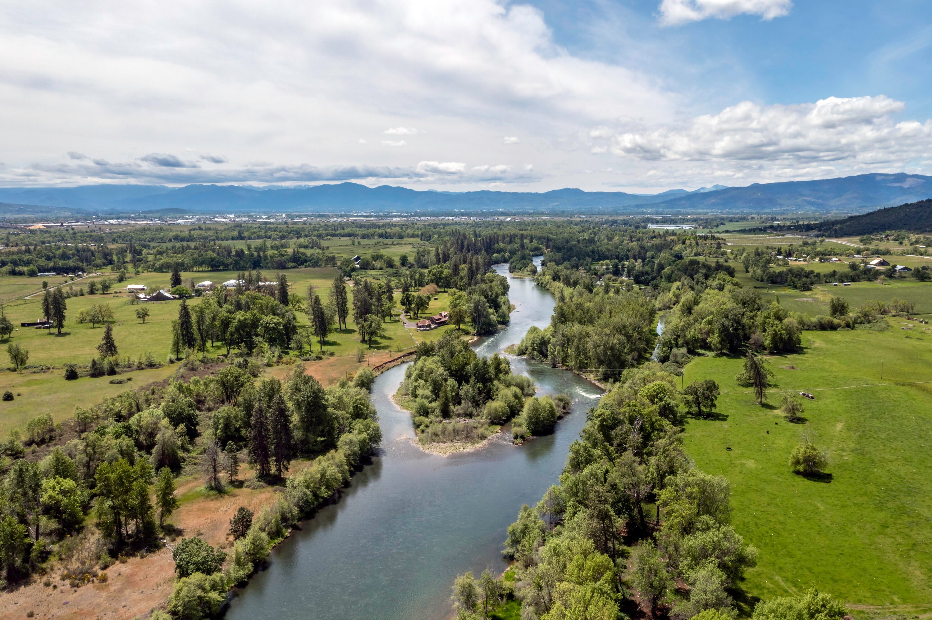 12210 Modoc Road White City, OR 97503 - Photo 4 of 34 DJI_0817-HDR-Edit