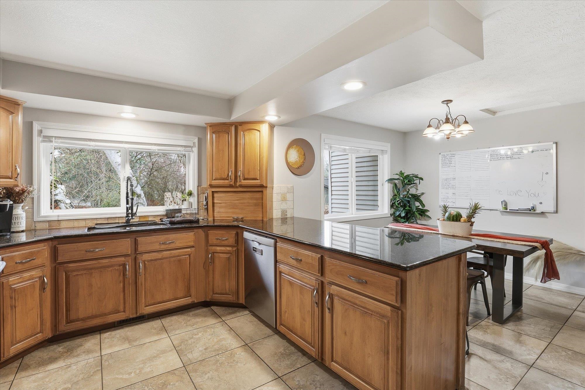 3712 South Morrill Street Spokane, WA 99223 - Photo 7 of 31