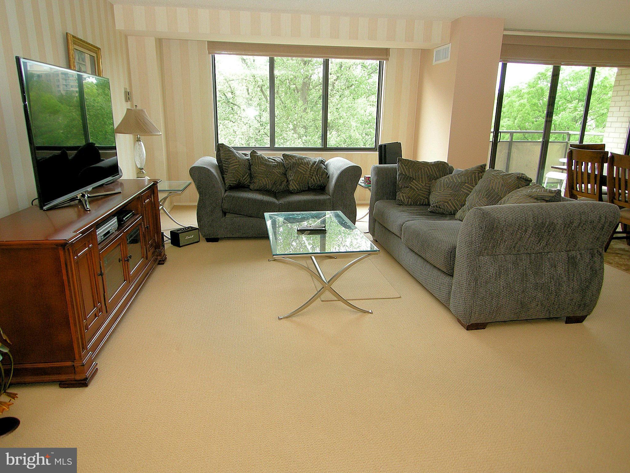 5225 Pooks Hill Road, Unit 709N Bethesda, MD 20814 - Photo 1 of 26 Living Room
