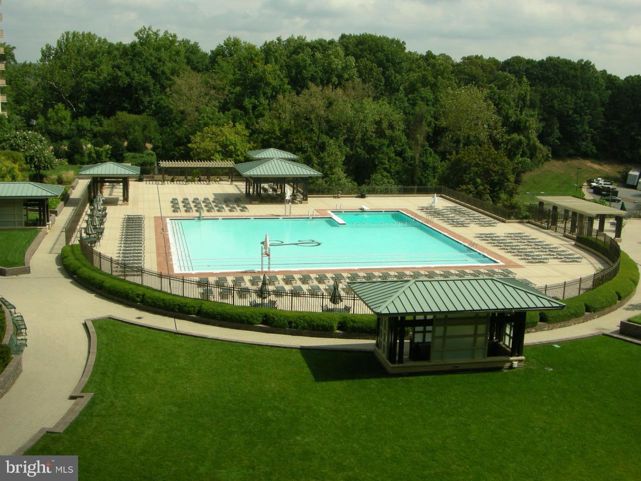5225 Pooks Hill Road, Unit 709N Bethesda, MD 20814 - Photo 19 of 26 Outdoor Pool