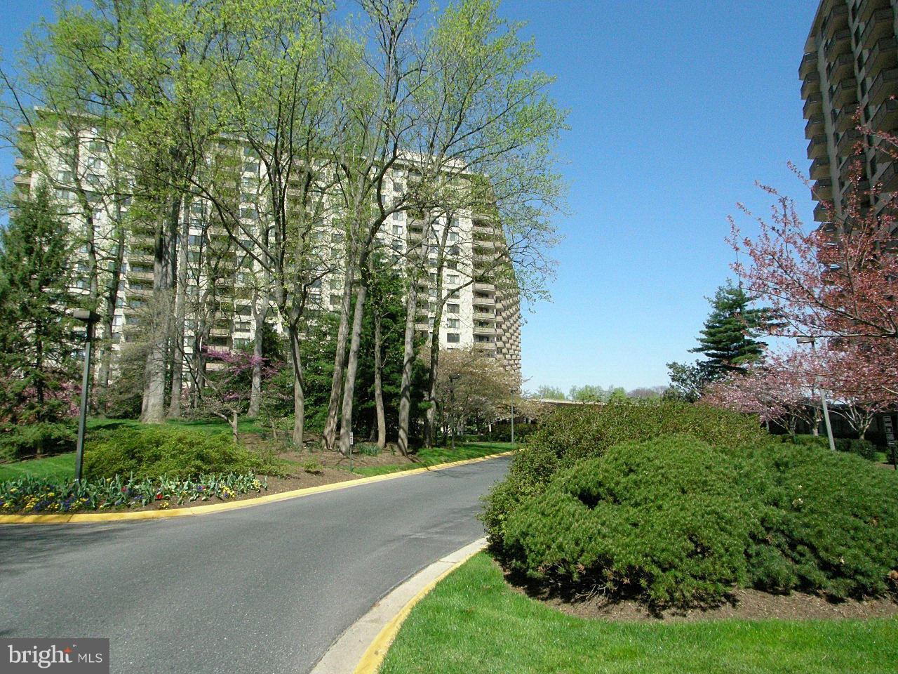 5225 Pooks Hill Road, Unit 709N Bethesda, MD 20814 - Photo 3 of 26 Exterior Front