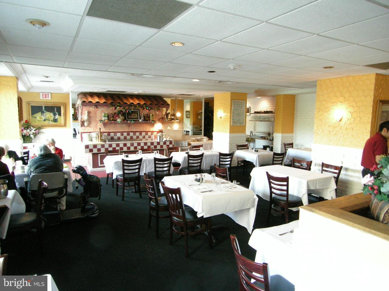 5225 Pooks Hill Road, Unit 709N Bethesda, MD 20814 - Photo 25 of 26 Restaurant