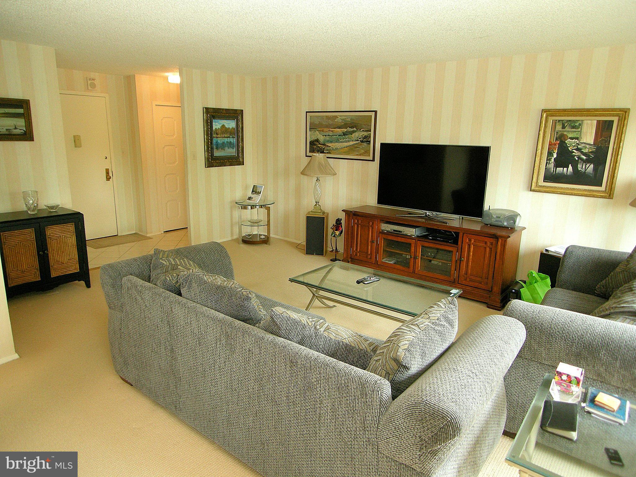 5225 Pooks Hill Road, Unit 709N Bethesda, MD 20814 - Photo 5 of 26 Living Room