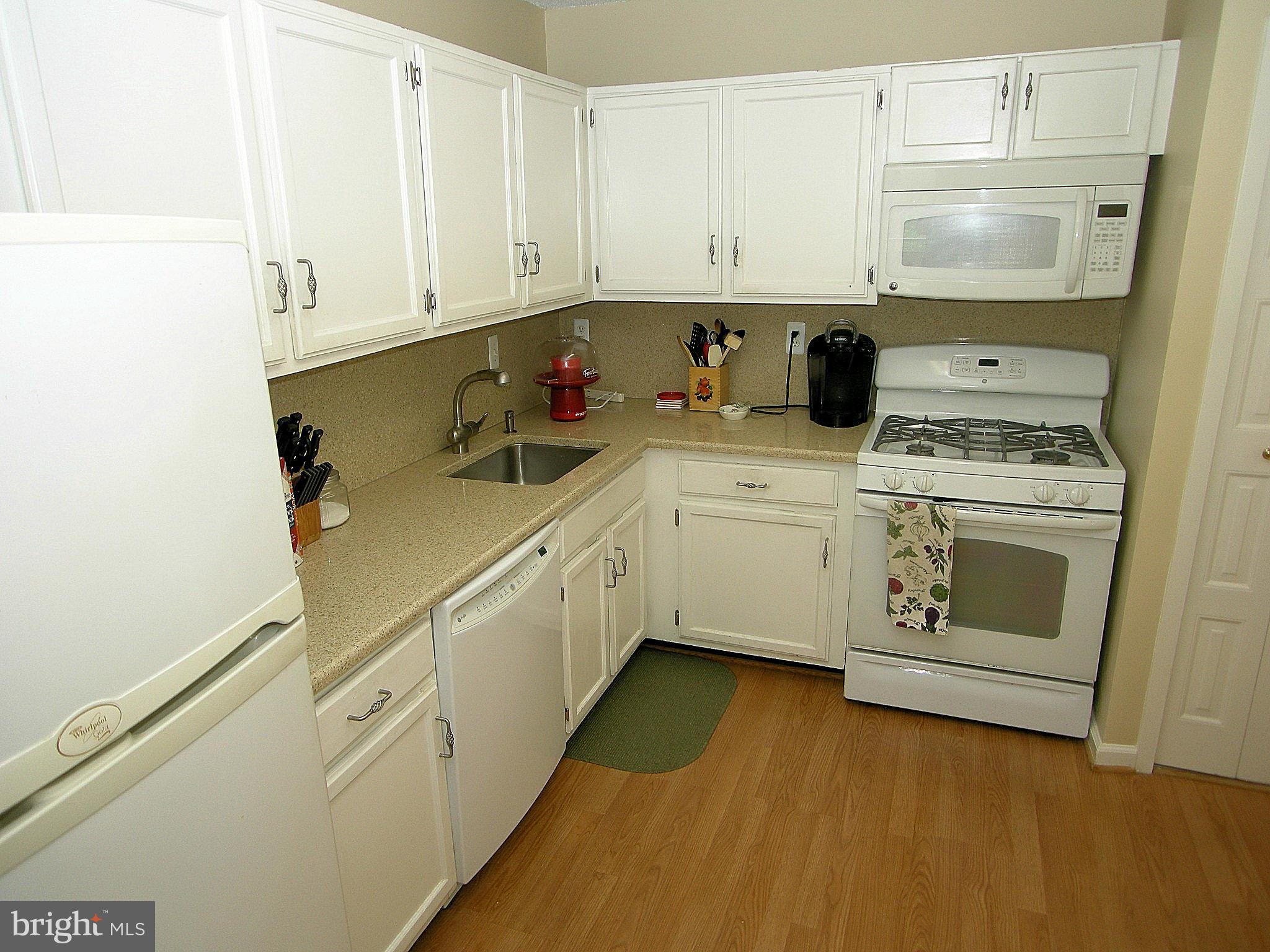 5225 Pooks Hill Road, Unit 709N Bethesda, MD 20814 - Photo 6 of 26 Kitchen