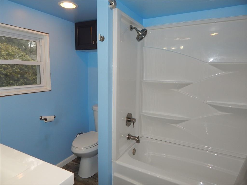 543 Oneida Valley Road Butler, PA 16001 - Photo 20 of 30 a bathroom with a toilet and a bathtub