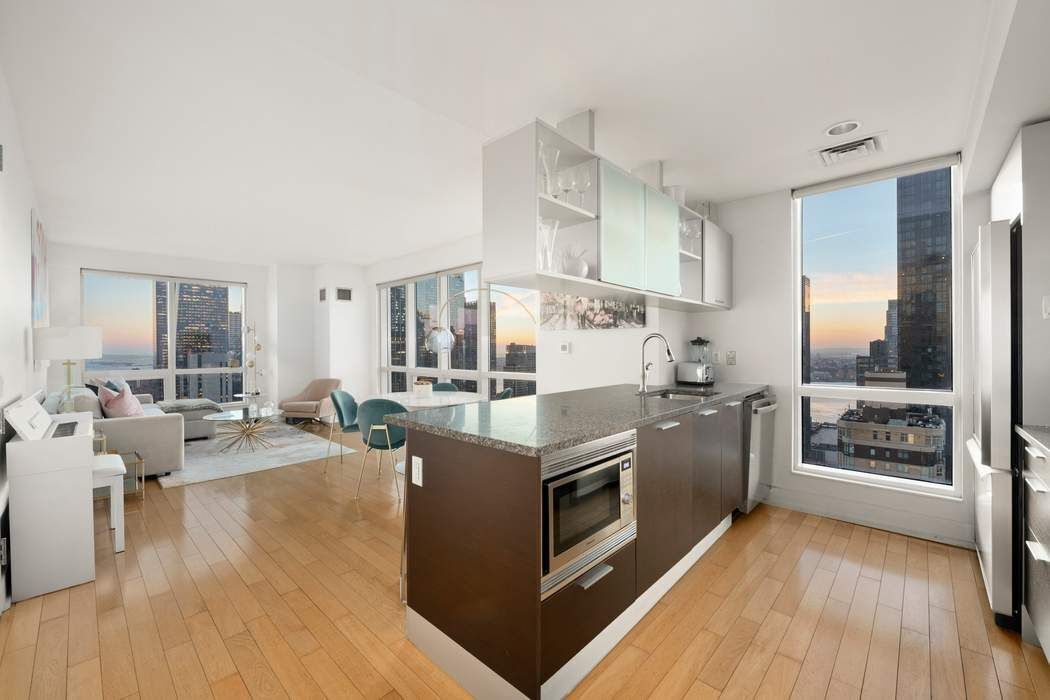 350 West 42nd Street, Unit 44H Manhattan, NY 10036 - Photo 5 of 20