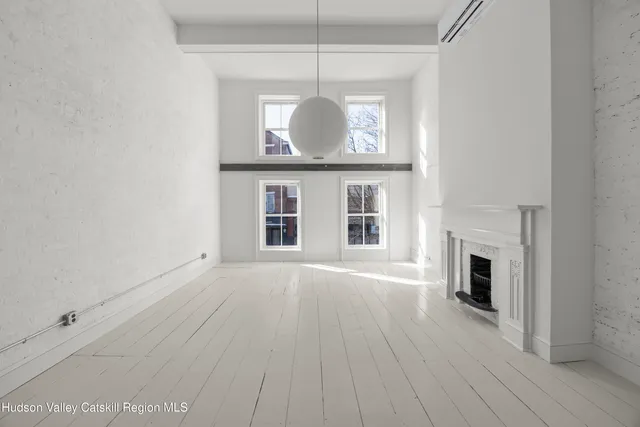 $3,000 | 620 Warren Street, Unit A, Hudson, NY 12534