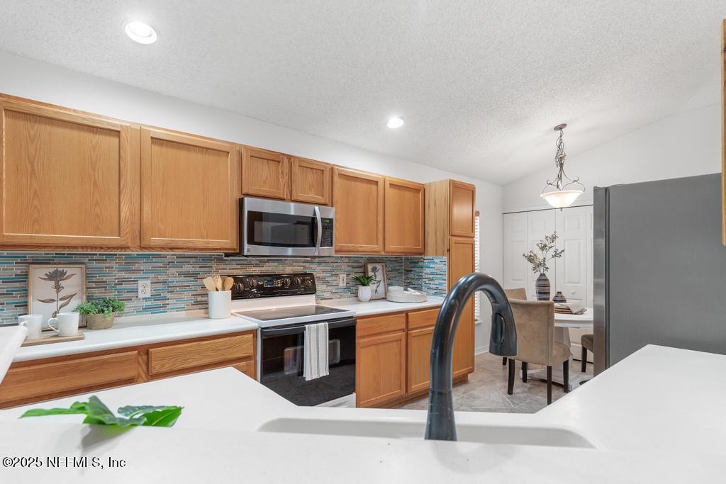 83 Reeding Ridge Drive East Jacksonville, FL 32225 - Photo 13 of 44 83 Reeding Ridge Dr E staged-15