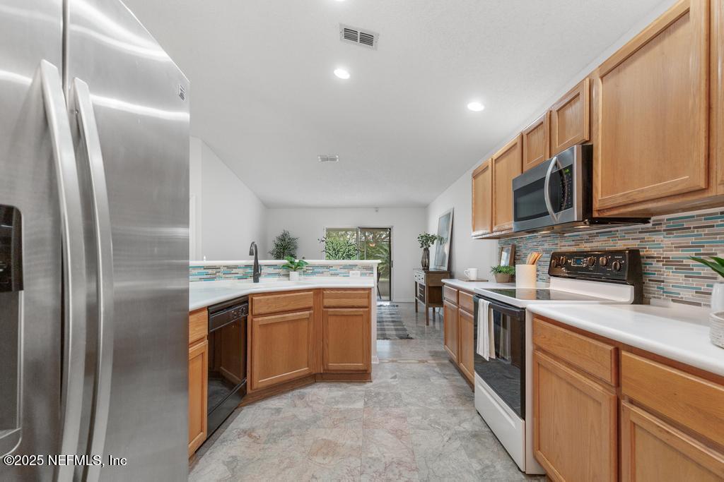 83 Reeding Ridge Drive East Jacksonville, FL 32225 - Photo 21 of 44 83 Reeding Ridge Dr E staged-23