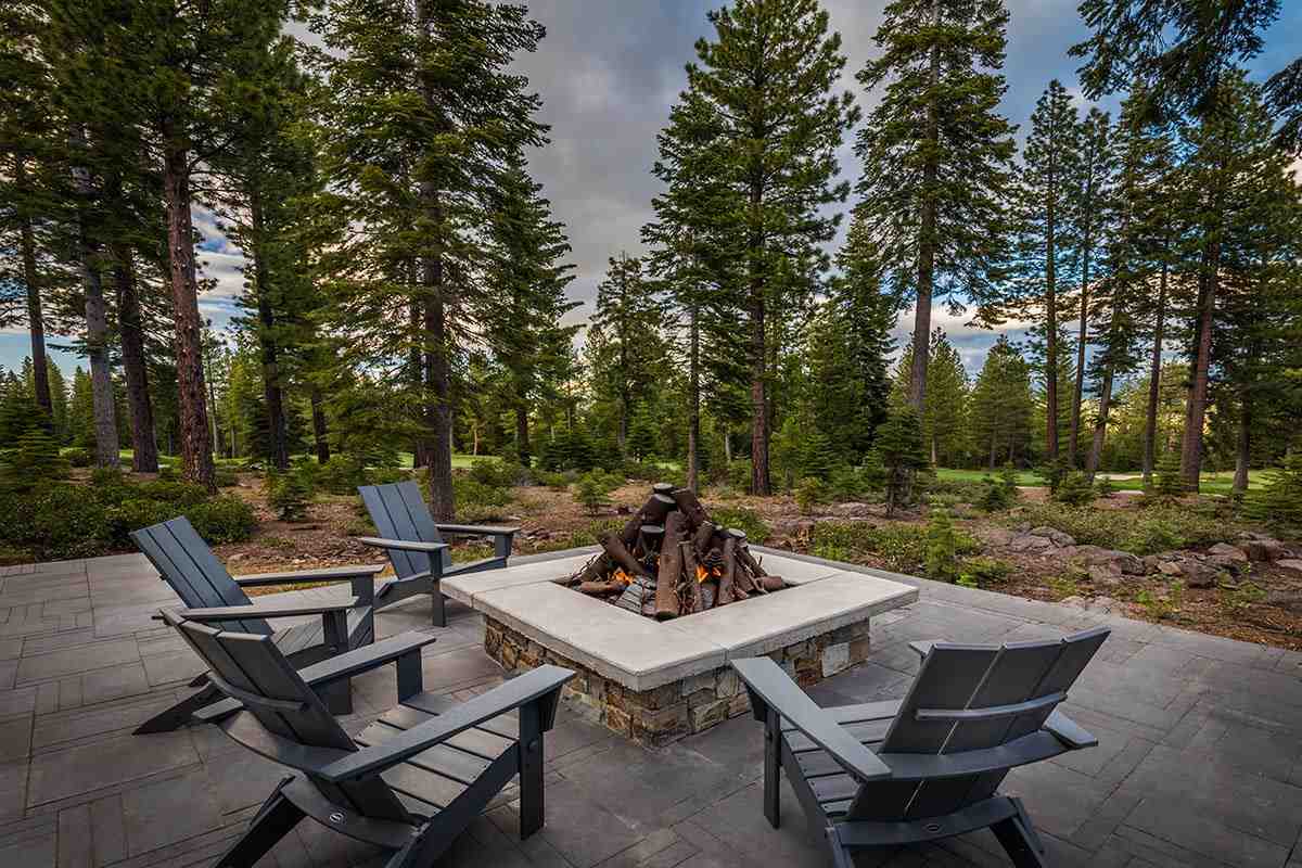 8348 Valhalla Drive Truckee, CA 96161 - Photo 12 of 14 a view of a patio with table and chairs and potted plants