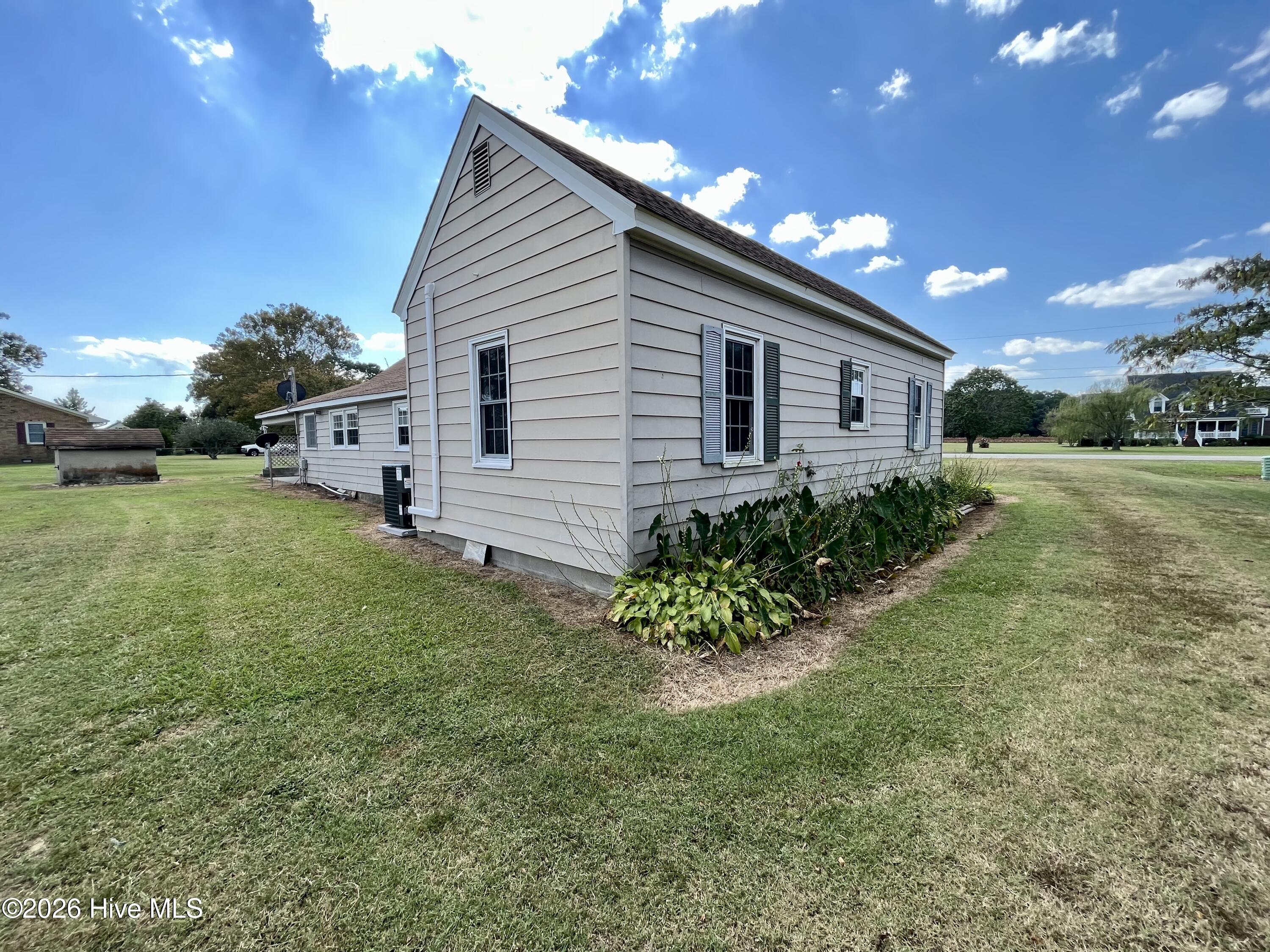 784 South Sandy Hook Road Shawboro, NC 27973 - Photo 4 of 14