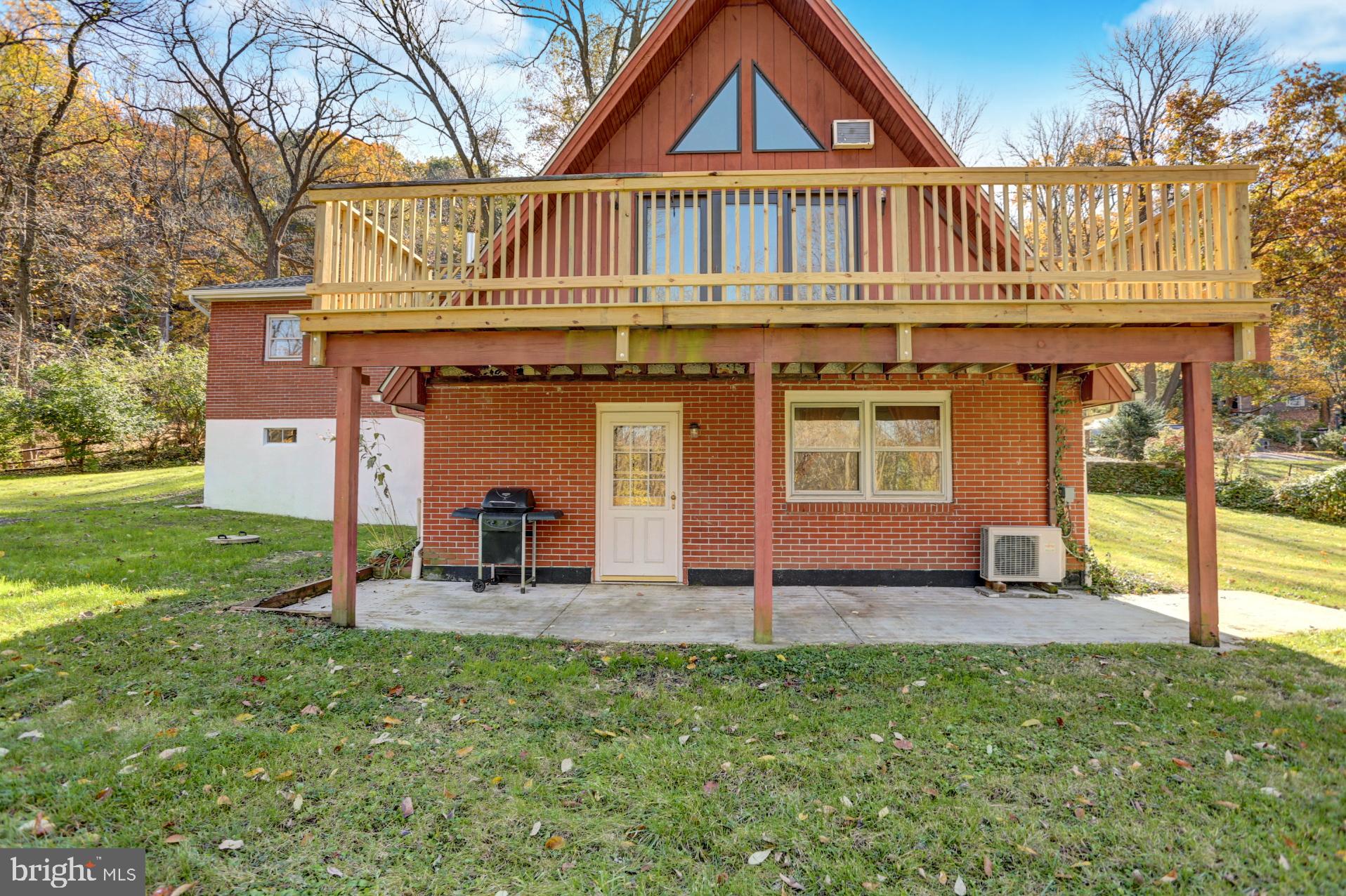 277 Mountain View Road Reading, PA 19607 - Photo 4 of 35