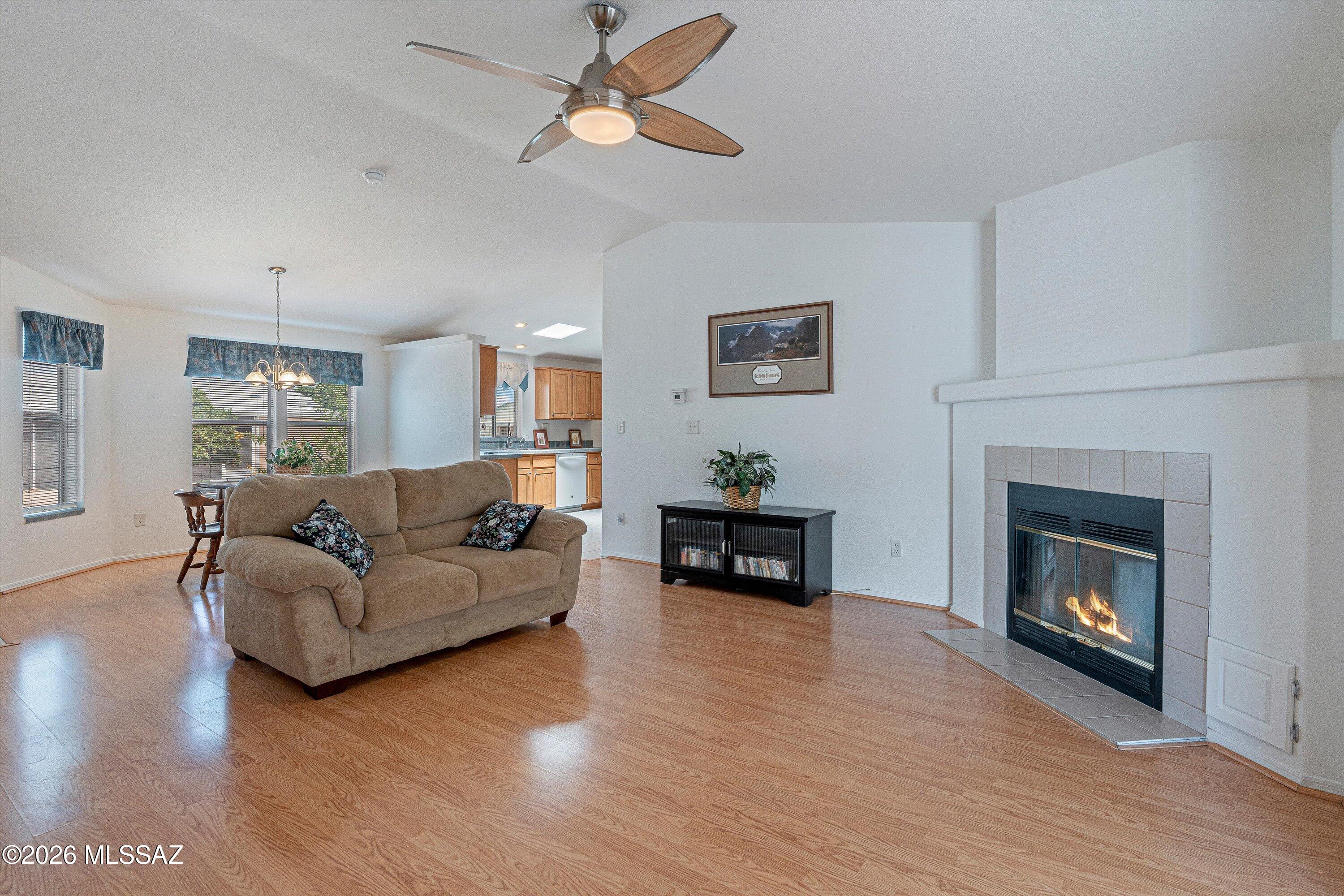 8401 South Kolb Road, Unit 524 Tucson, AZ 85756 - Photo 10 of 31 Living Room