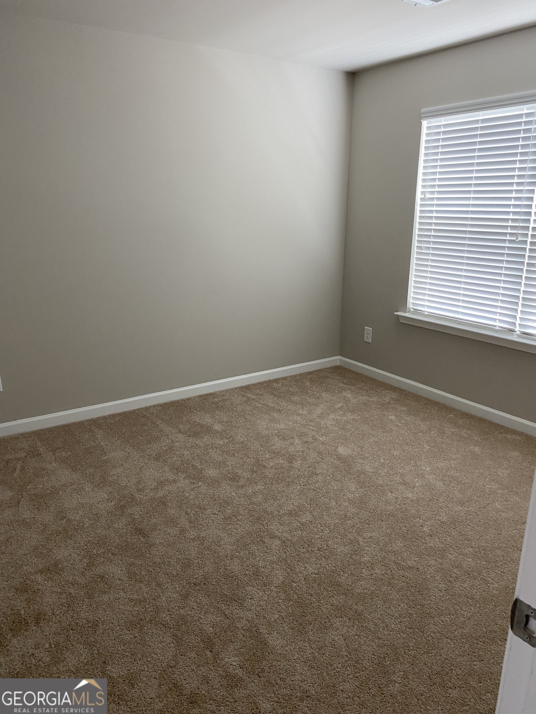 216 Finley Drive Commerce, GA 30529 - Photo 12 of 22 an empty room with a window