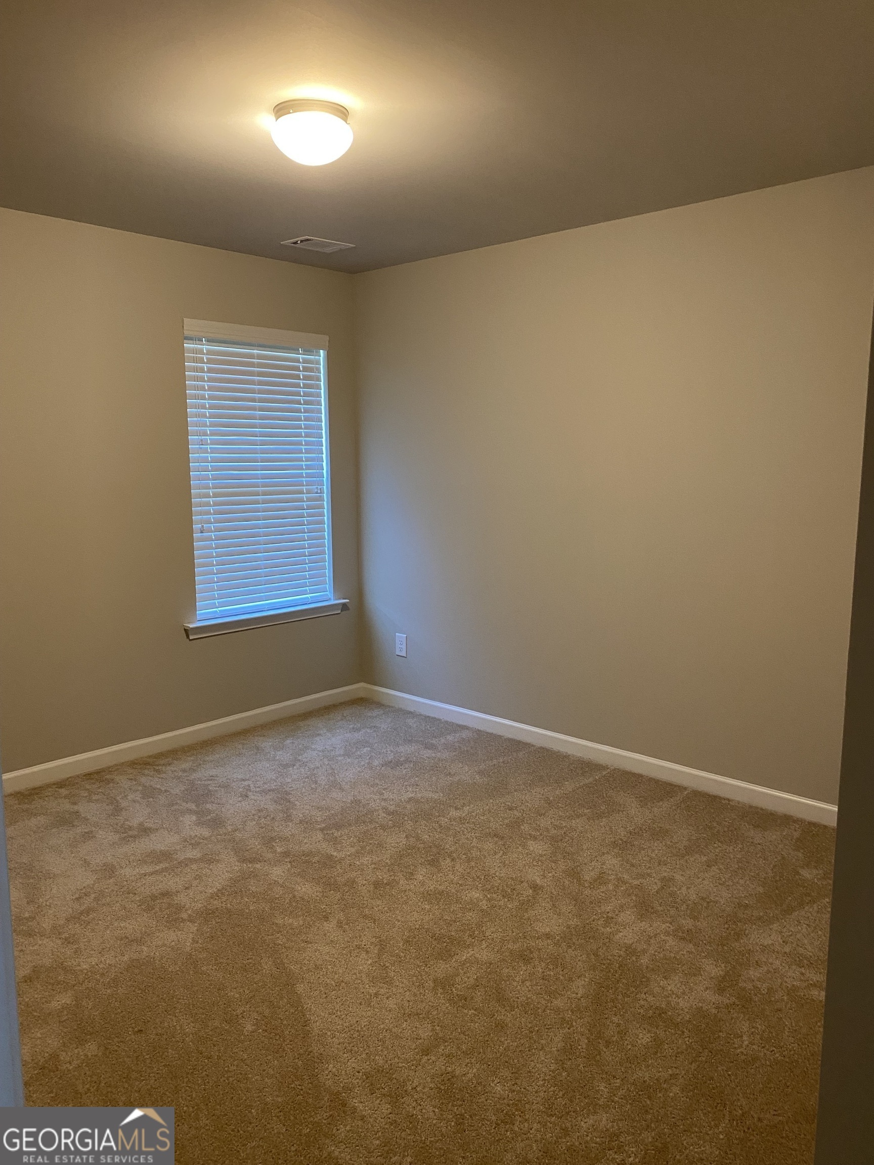216 Finley Drive Commerce, GA 30529 - Photo 14 of 22 an empty room with a workbench