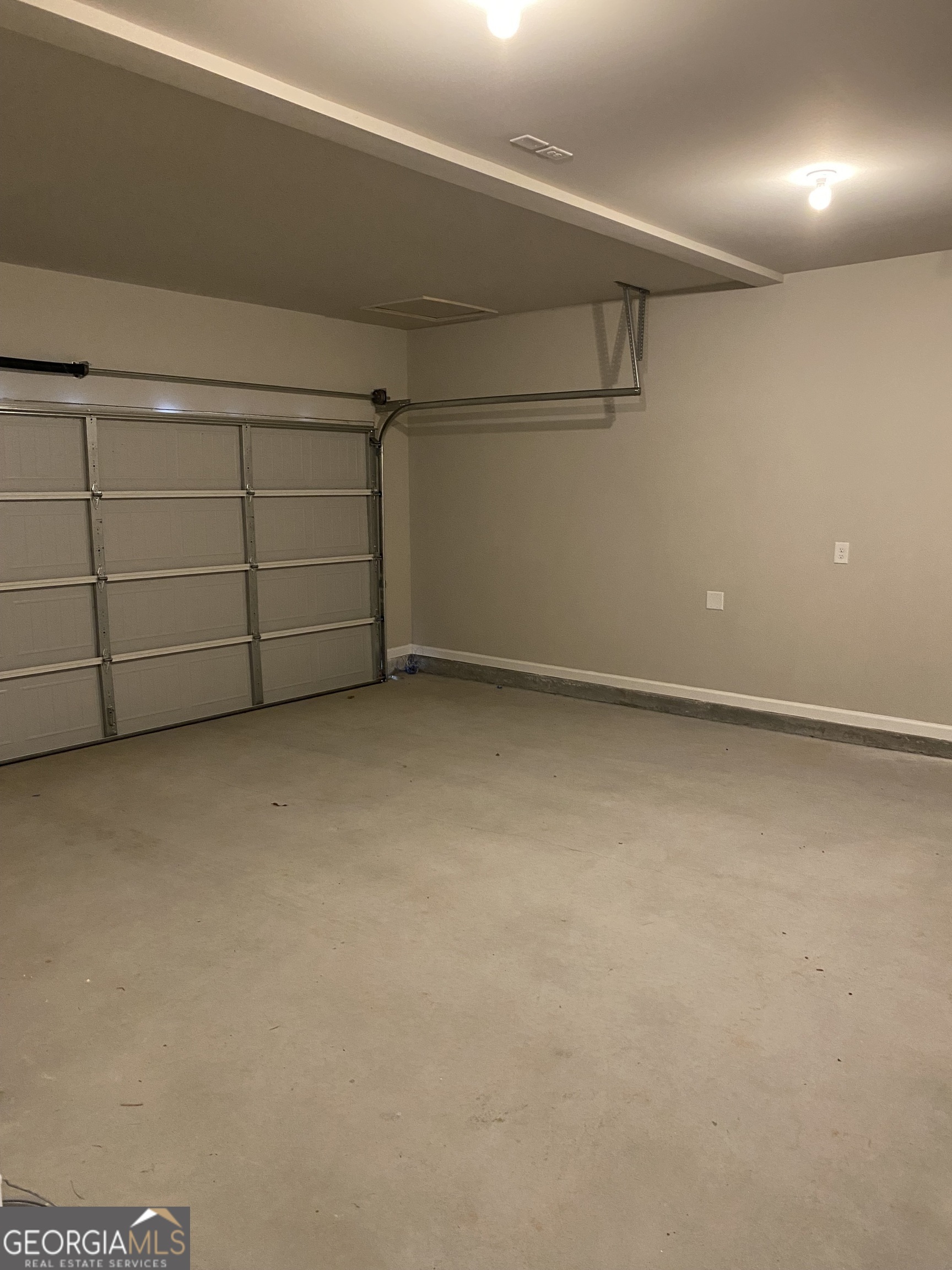 216 Finley Drive Commerce, GA 30529 - Photo 18 of 22 a view of an empty room