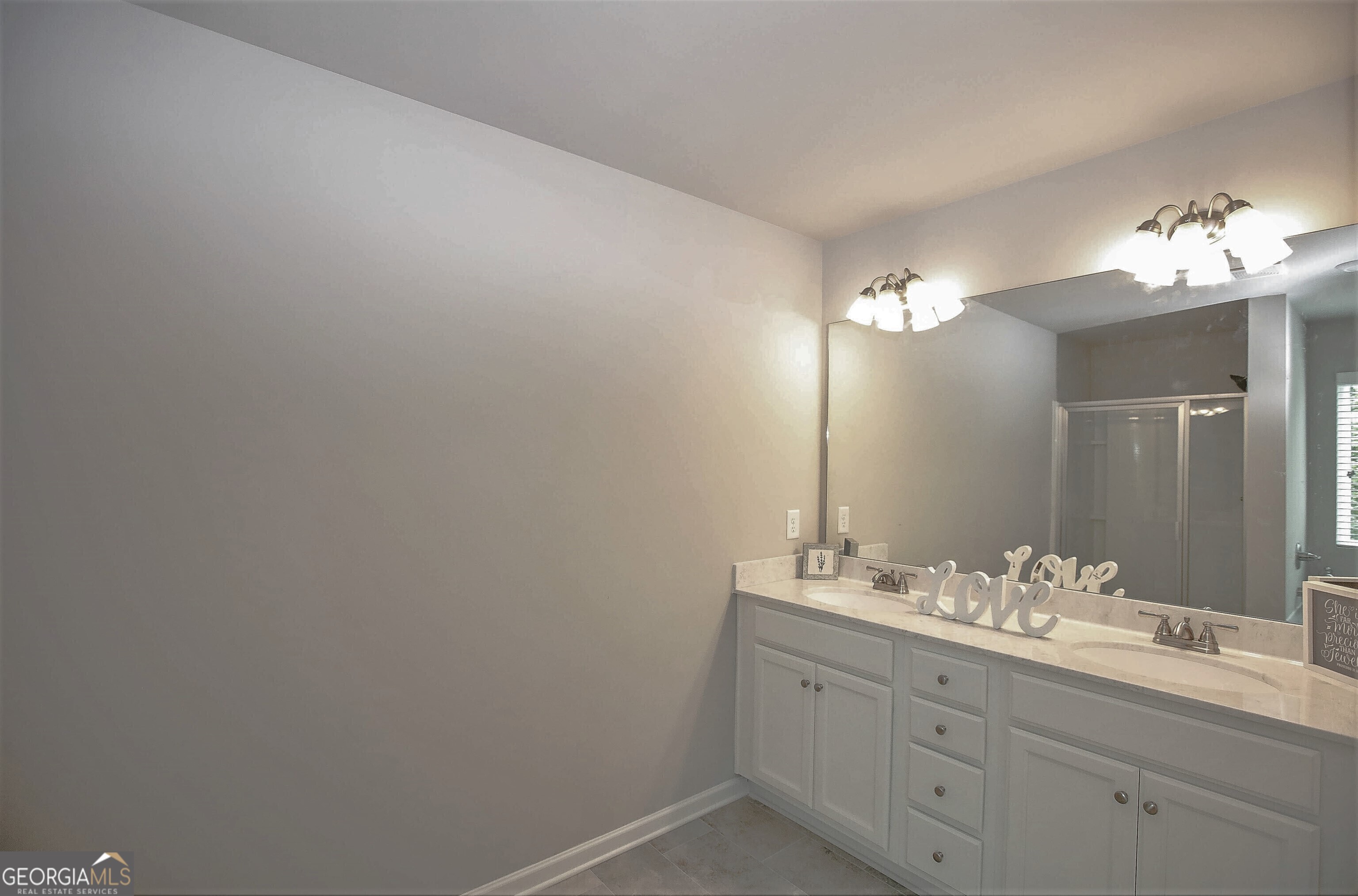 216 Finley Drive Commerce, GA 30529 - Photo 9 of 22 a bathroom with a double vanity sink and a mirror