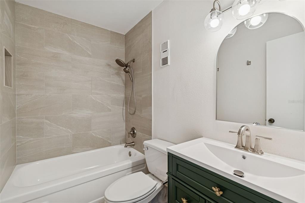 4511 South Oak Drive, Unit R32A Tampa, FL 33611 - Photo 16 of 27 a bathroom with a sink a toilet and bathtub