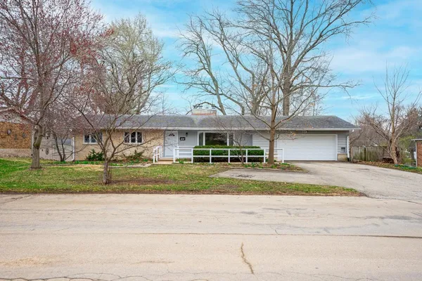 $197,000 | 1407 Bolkinwood Drive, Freeport, IL 61032