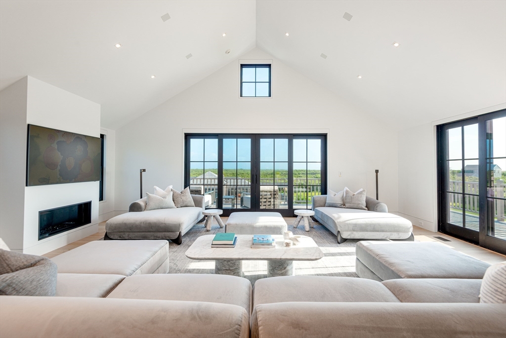 30 Devon Street Nantucket, MA 02554 - Photo 3 of 42