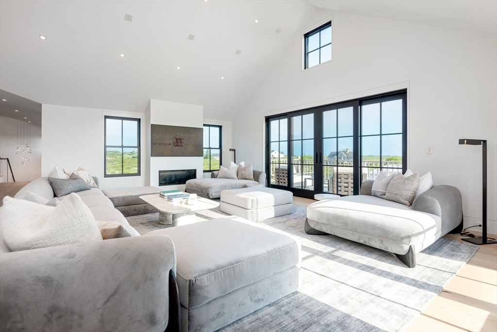 30 Devon Street Nantucket, MA 02554 - Photo 4 of 42