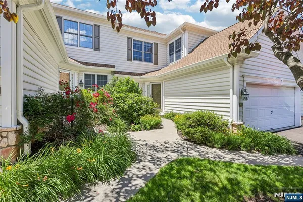 $995,000 | 5 Scarlet Oak Lane, Paramus, NJ 07652