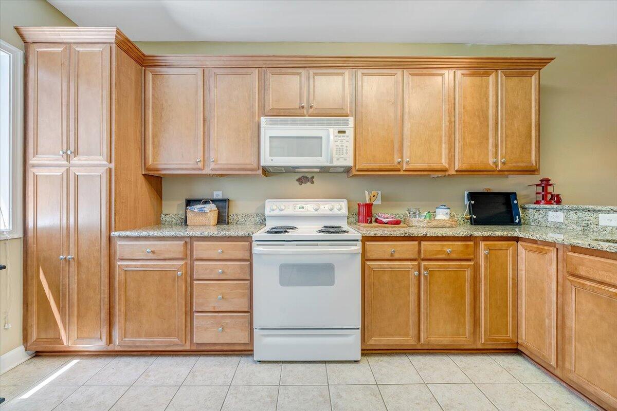 1209 Mariners Way, Unit 69 Huddleston, VA 24104 - Photo 19 of 72 a kitchen with appliances cabinets and chair