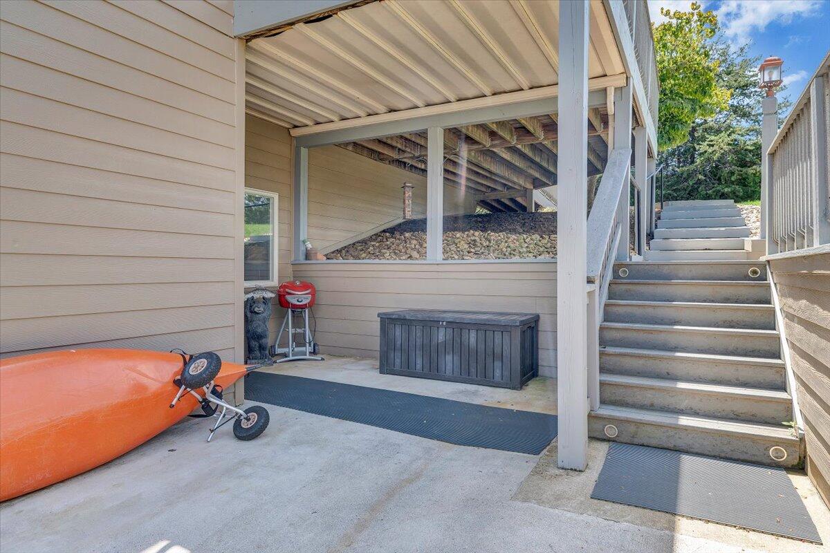 1209 Mariners Way, Unit 69 Huddleston, VA 24104 - Photo 44 of 72 a view of a porch with furniture and floor to ceiling window
