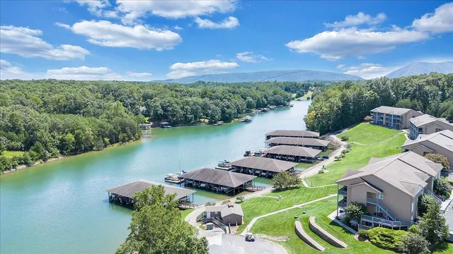 $389,900 | 1209 Mariners Way, Unit 69, Huddleston, VA 24104