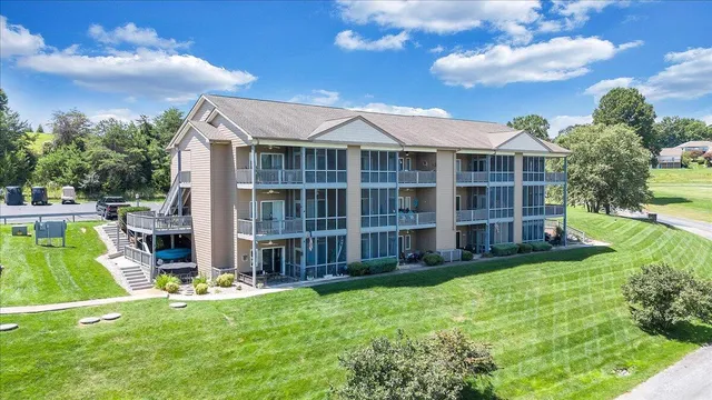$389,900 | 1209 Mariners Way, Unit 69, Huddleston, VA 24104