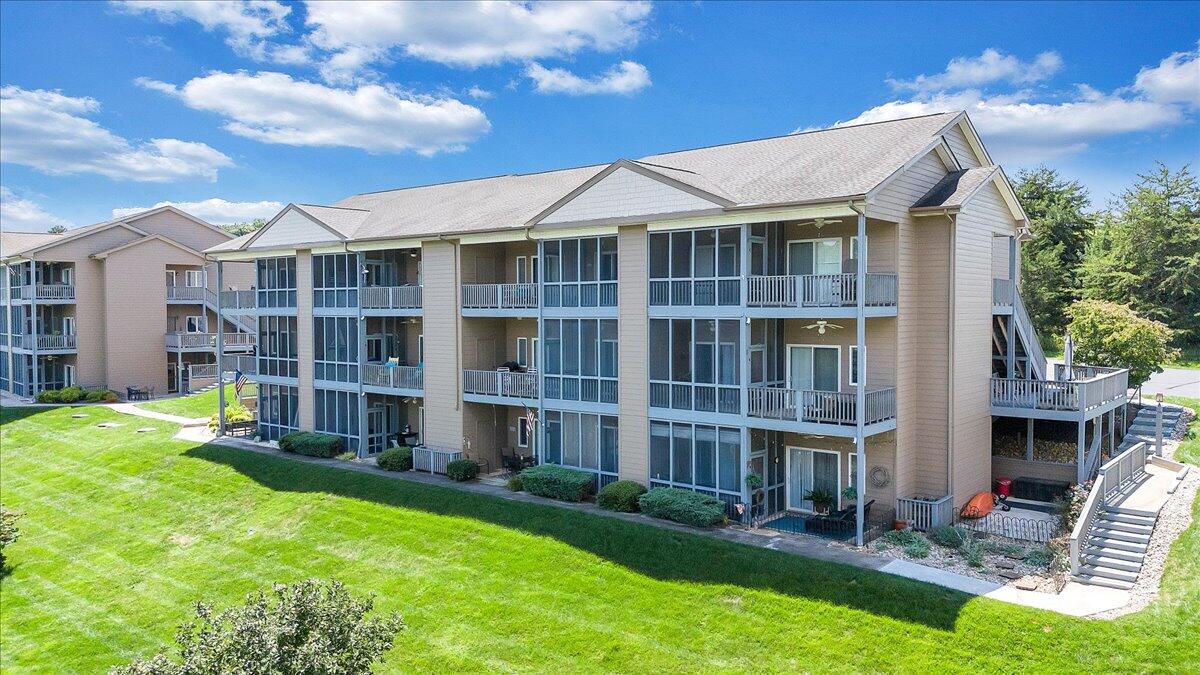 1209 Mariners Way, Unit 69 Huddleston, VA 24104 - Photo 64 of 72 a front view of a house with a yard