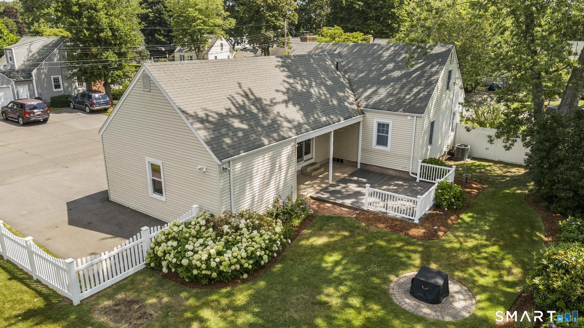 28 Horton Road Manchester, CT 06042 - Photo 5 of 40