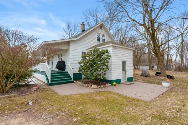 $270,000 | 2350 East B Avenue, Plainwell, MI 49080