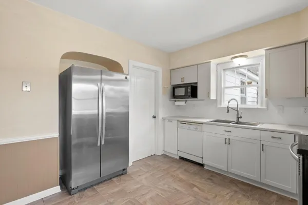 $270,000 | 2350 East B Avenue, Plainwell, MI 49080