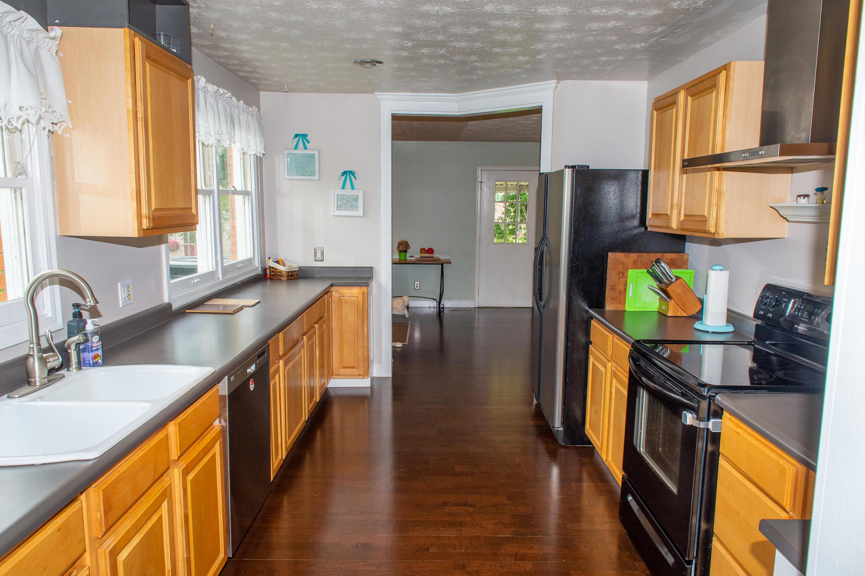 235 Villa Road Springfield, OH 45503 - Photo 3 of 17