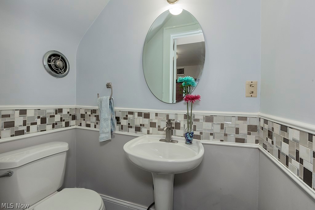 1772 Middlehurst Road Cleveland, OH 44118 - Photo 21 of 43 half bath on first floor