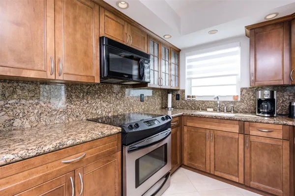 $2,400 | 2500 Northeast 48th Lane, Unit 609, Fort Lauderdale, FL 33308