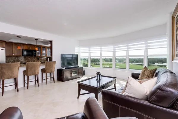 $2,400 | 2500 Northeast 48th Lane, Unit 609, Fort Lauderdale, FL 33308
